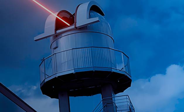 Observatory with Cailabs LEO Satellite Optical Terminal emitting a red laser beam to mitigate atmospheric turbulence.