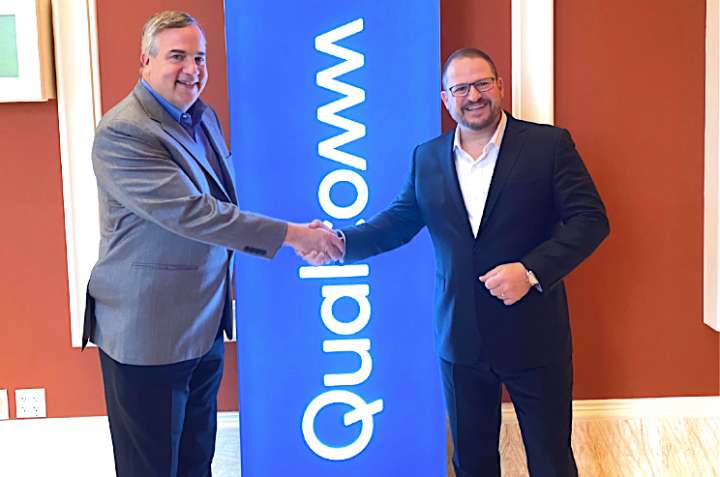Iridium CEO Matt Desch, left, and Qualcomm CEO Cristiano Amon on signing their agreement. Ten months later, Qualcomm has concluded that its customers, the mobile-phone manufacturers, have not demonstrated enough enthusiasm for direct-to-device to make it worthwhile.